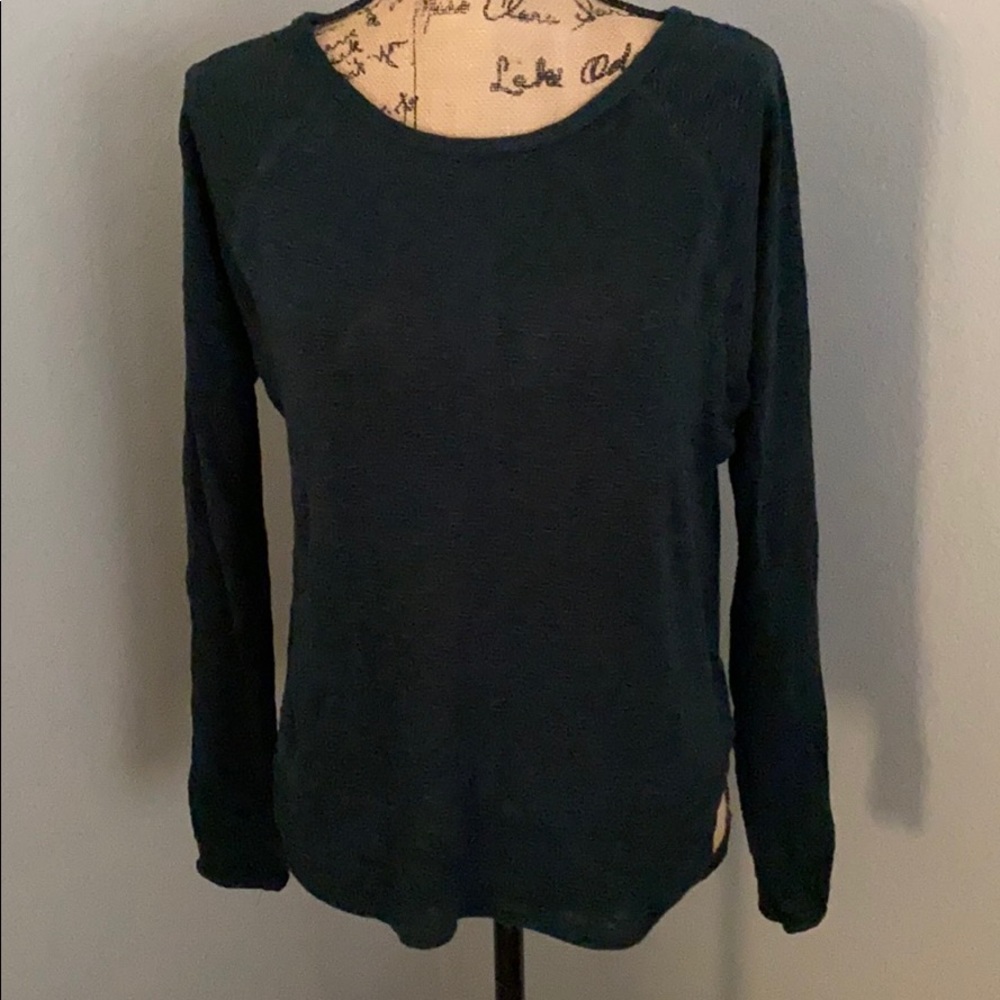 Olivaceous dark green long sleeved top